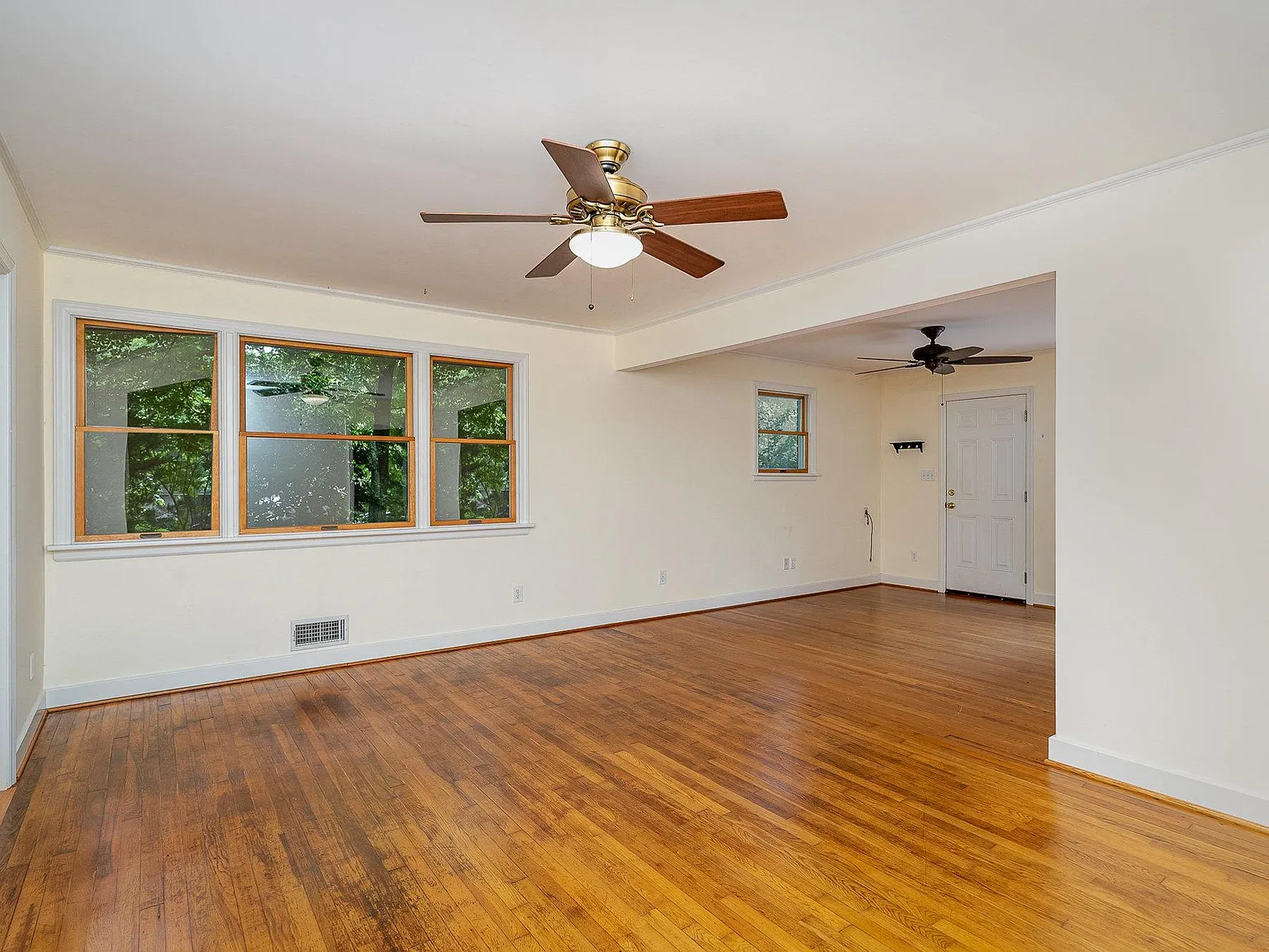 2 bed, 1.5 bath, 1100 sqft, $2,050 — Photo 3