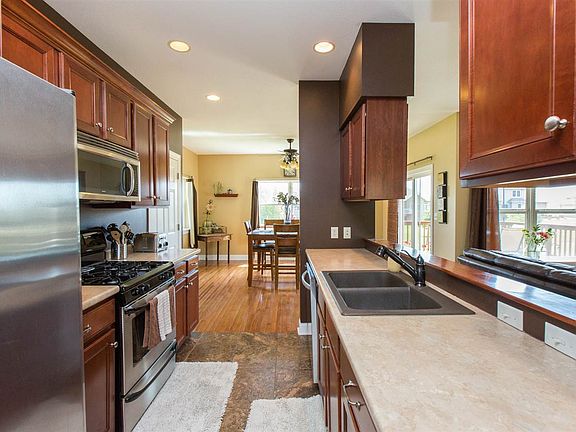 4th image of 4222 Maryhill Dr