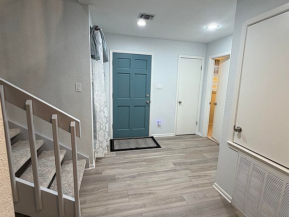 3rd image of 307 Crestview
