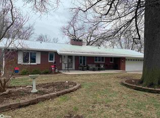 1105 E Jefferson Ave, Fairfield, IA 52556