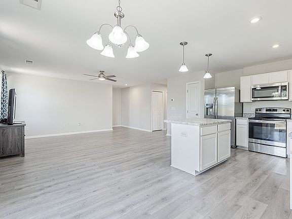 5th image of 334 Hobson Way