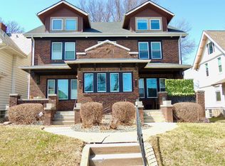 1040 S 32nd St, Omaha, NE 68105