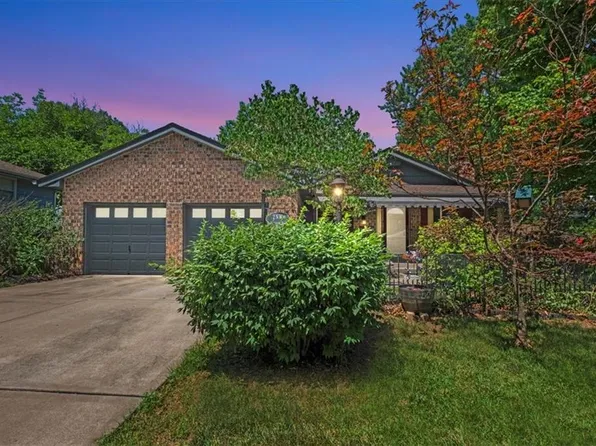 2 NW Alderson Pl, Lees Summit, MO 64063