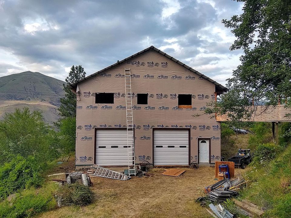 3 level, 5 bedroom, 4 bath. 