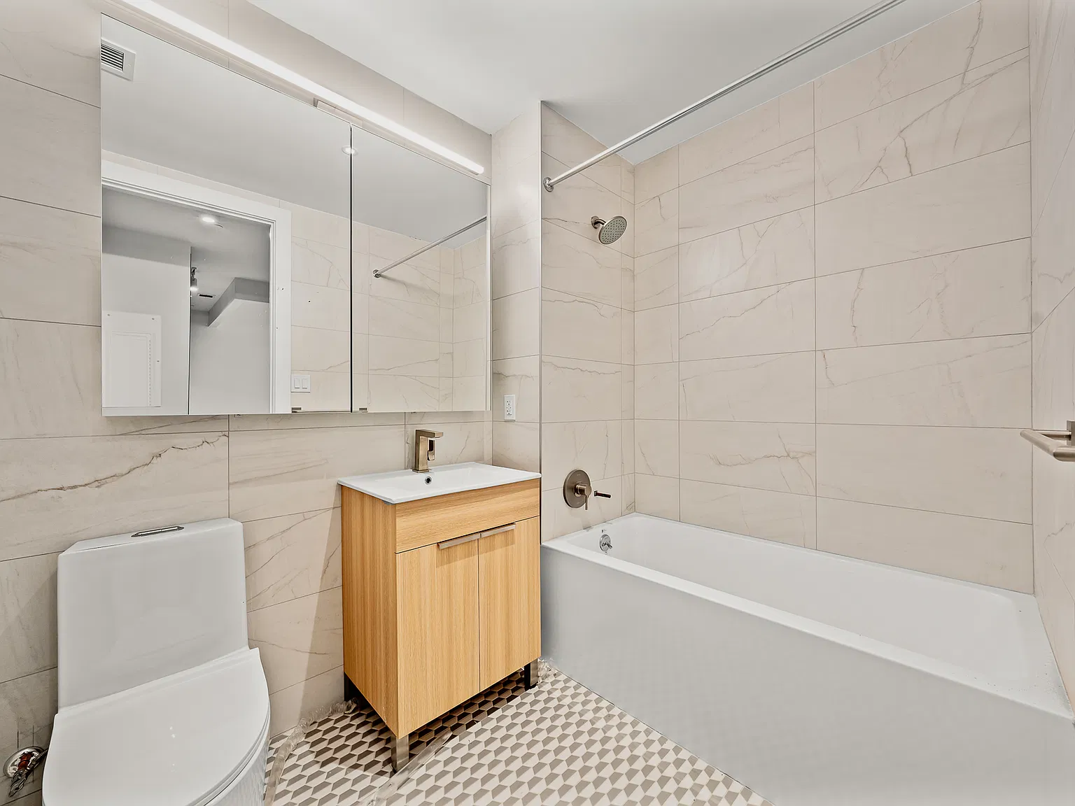 40 Bruckner Boulevard — Photo 4