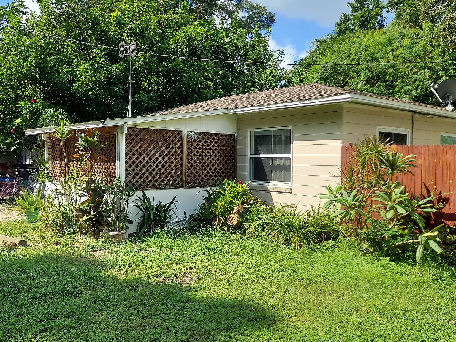 1 bed, 320 sqft, $1,300 — Photo 1