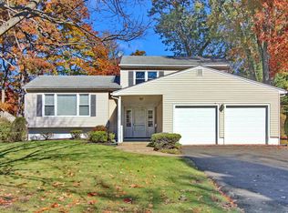 7 Knollwood Dr, Livingston, NJ 07039