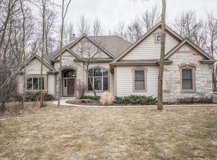 N72W24233 S Woodsview Dr, Sussex, WI 53089