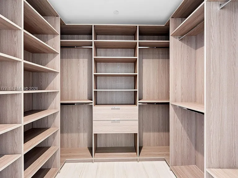851 NE 1st Ave #Penthouse 5700 — Photo 31