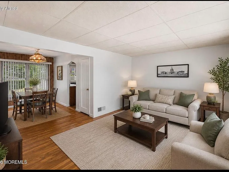 93 Willow St — Photo 2