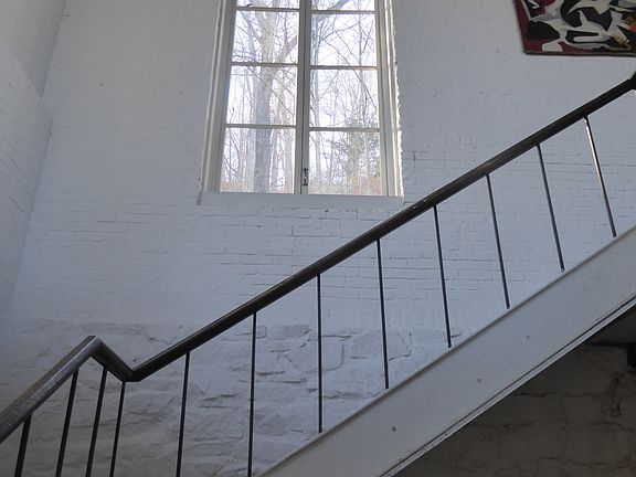4th image of 15 Butlerville Rd