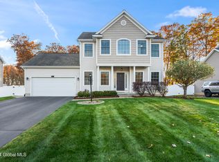 26 Laura Ln, Schenectady, NY 12304
