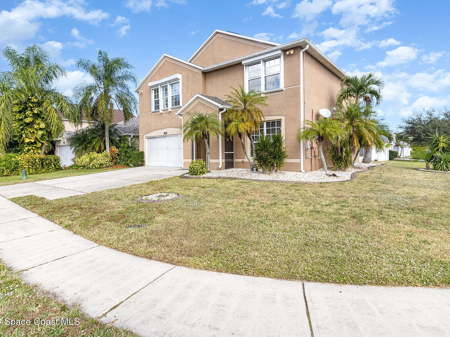 5 bed, 3.0 bath, 2766 sqft, $3,000 — Photo 2