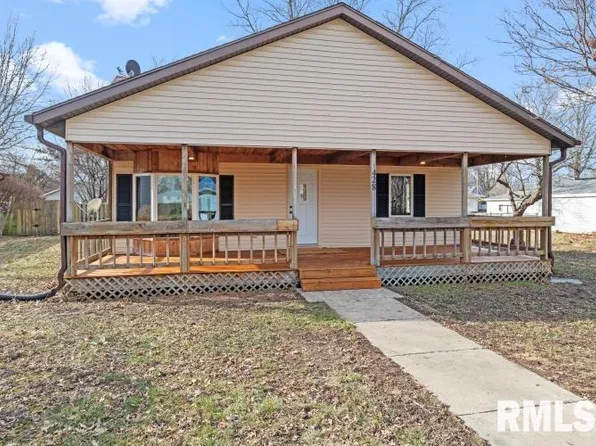 428 S 6th St, Auburn, IL 62615