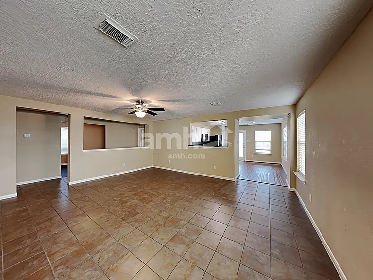 29231 Legends Green Dr — Photo 5