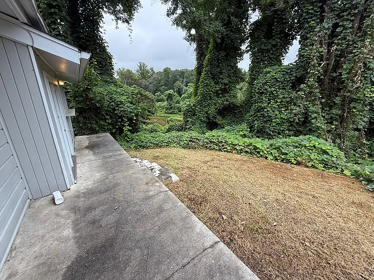 1500 Lake Village Dr — Photo 3