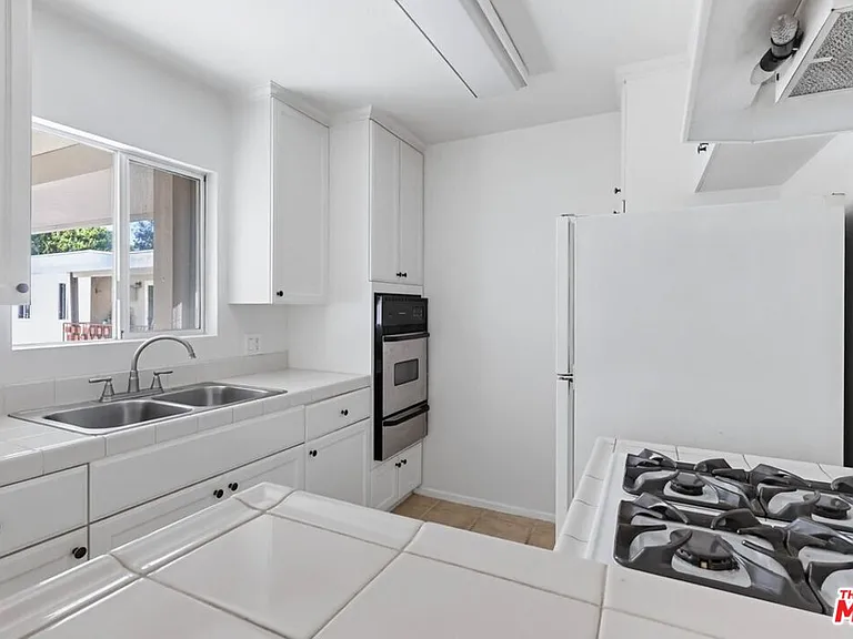 515 N Alfred St #206 — Photo 6