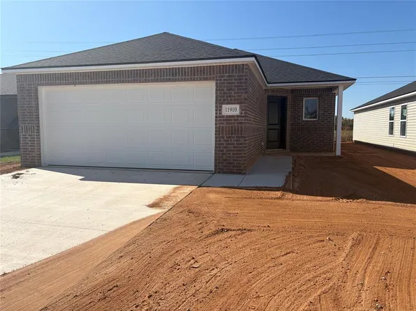 11910 SW 32nd St, Mustang, OK 73064