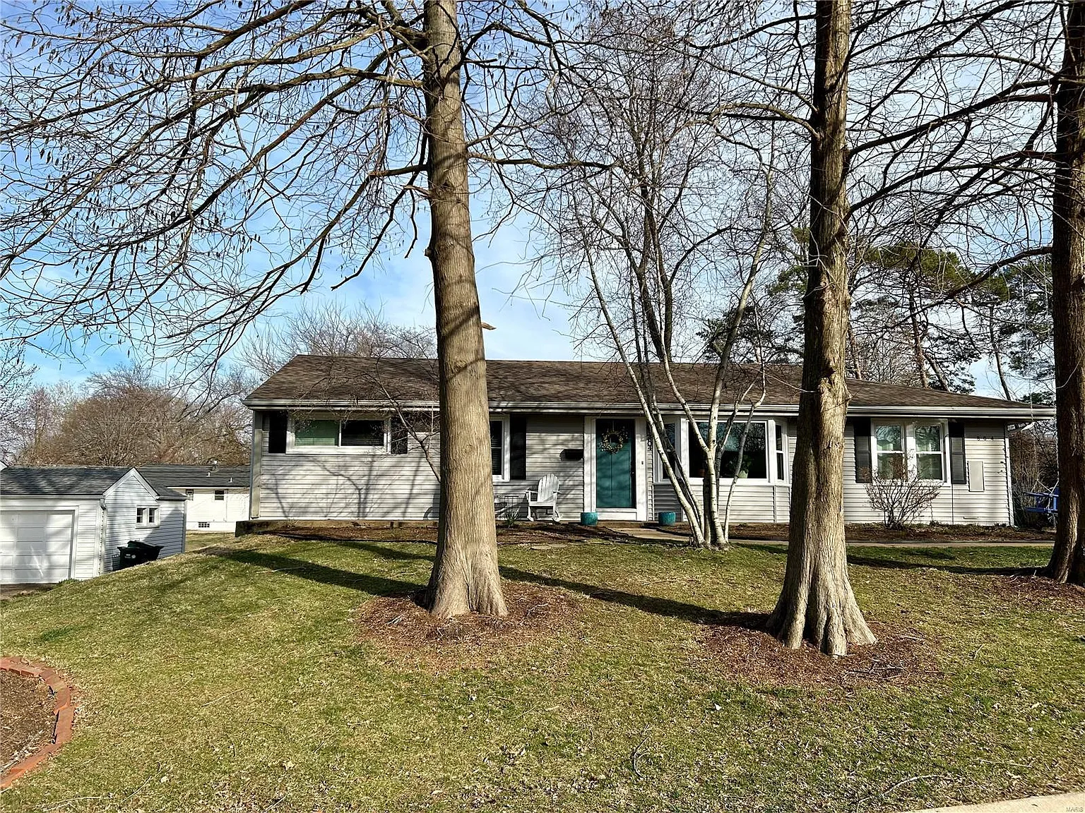 804 Brookdale Dr photo 1