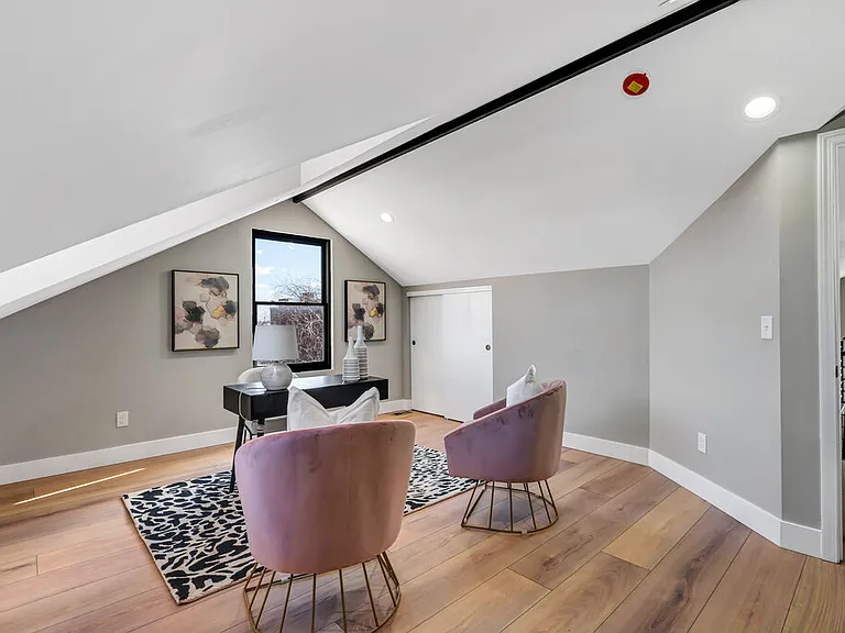 1000 Barton St — Photo 18