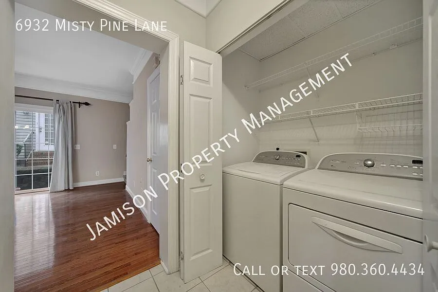 Lovely 2 Bed 2.5 bath Townhome in Steele Creek Area of Charlotte! — Photo 4