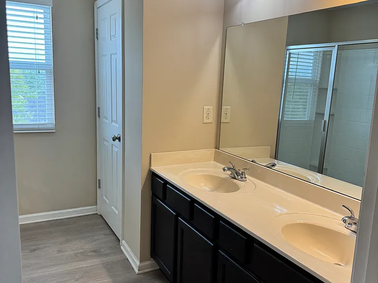 1620 Shire Village Dr — Photo 62
