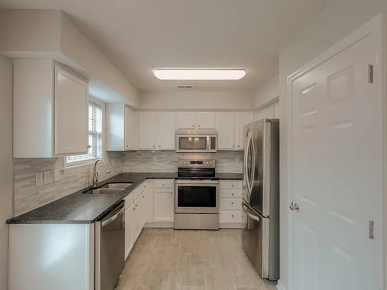 1140 Oatlands Park — Photo 5