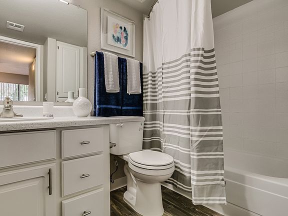 Mission Springs Apartments Model Bathroom