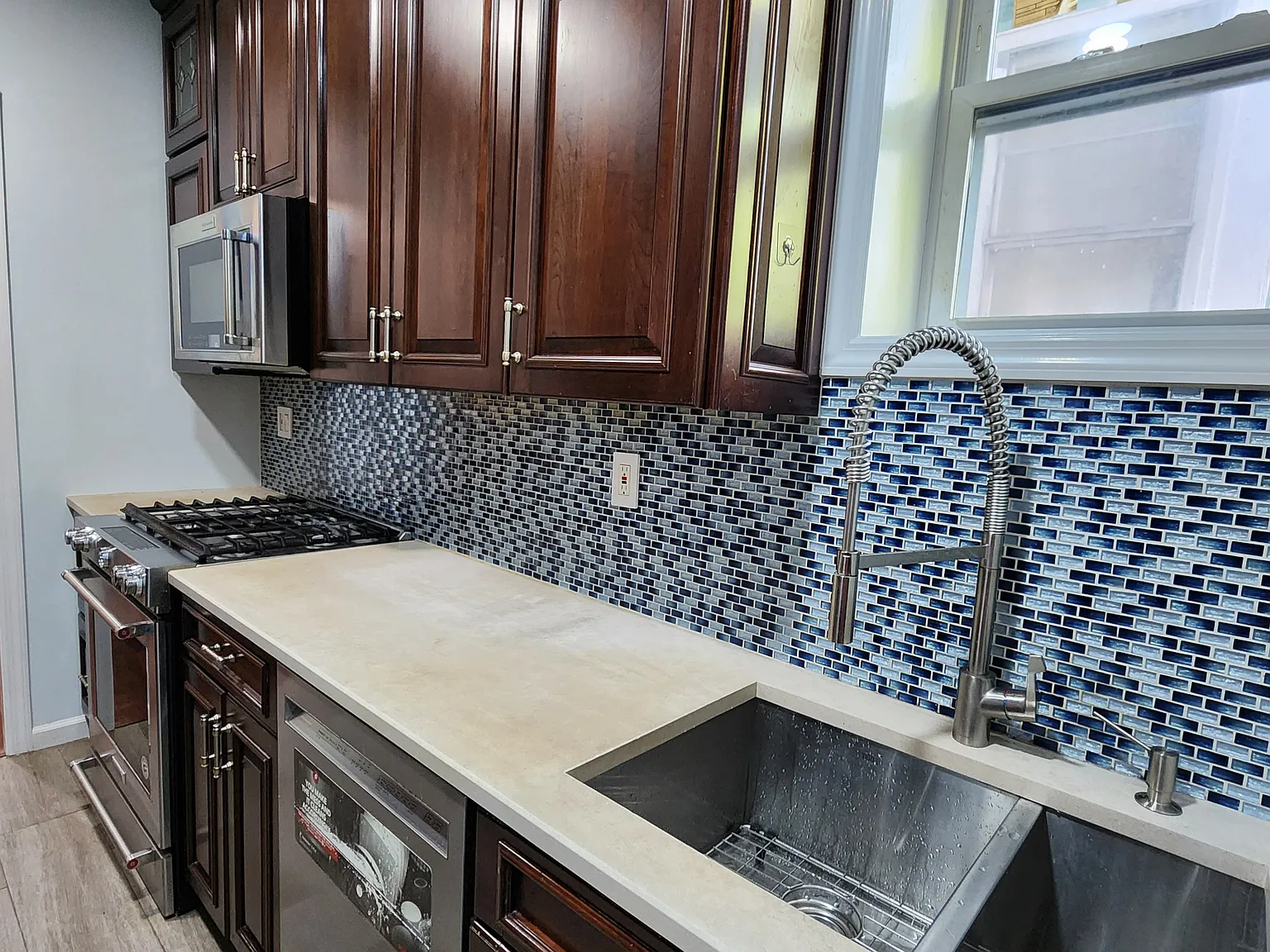 3 bed, 1.5 bath, 1100 sqft, $3,700 — Photo 4