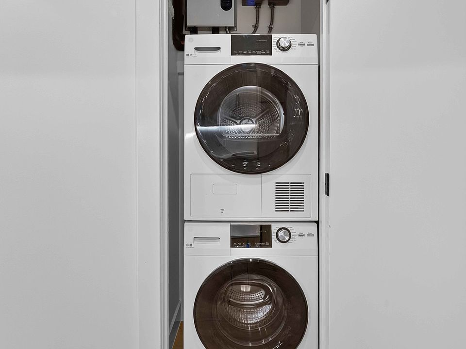 1st image of 130 Allen St APT 1A