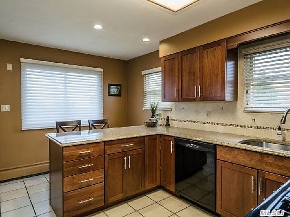 4th image of 51 Glen Ln