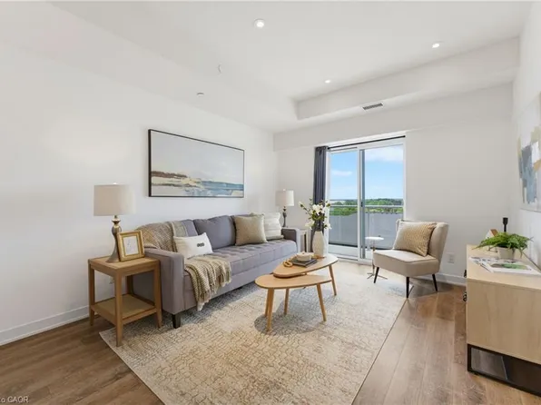 16 Markle Cres #513, Hamilton, ON L9G 0H4
