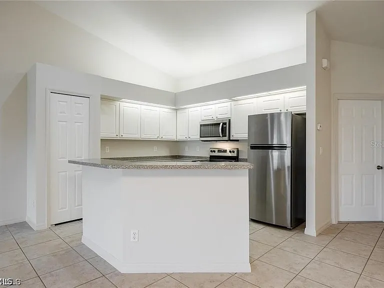 4522-4524 SW 7th Pl — Photo 4