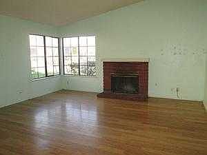 Living room/fireplace