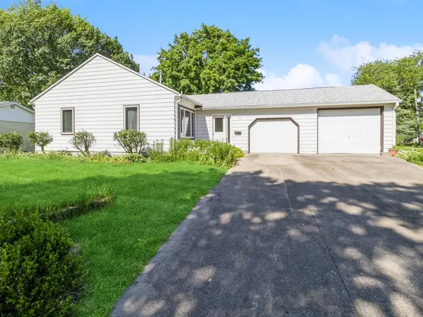 2109 Hunziker Dr, Ames, IA 50010