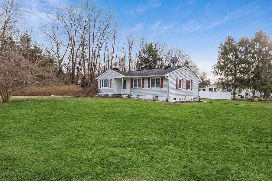 1st image of 33 Circle Dr