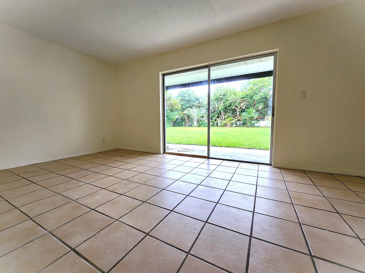Building Photo - 115 Coral Way E #C