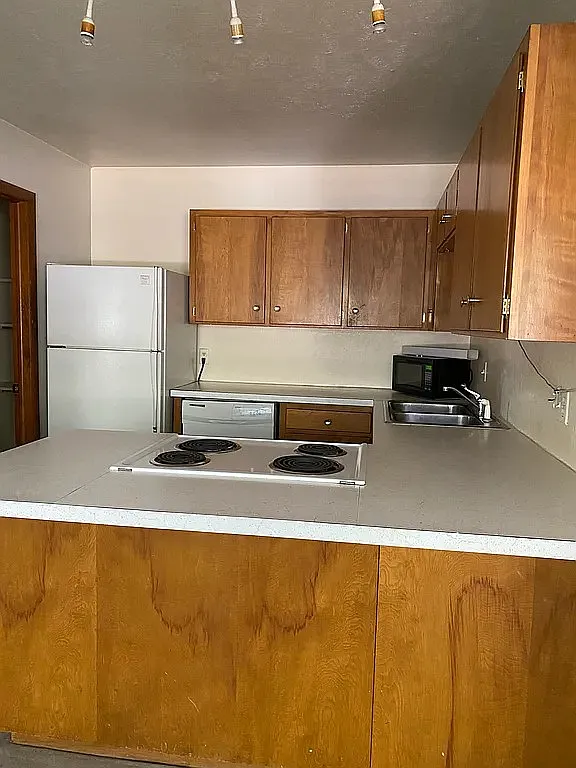 2 bed, 700 sqft, $1,595 — Photo 4