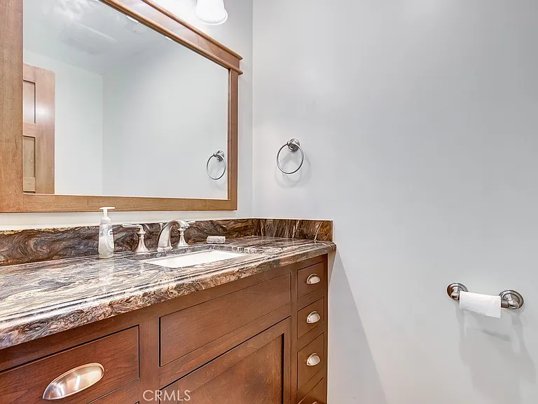 520 N Orange St — Photo 5
