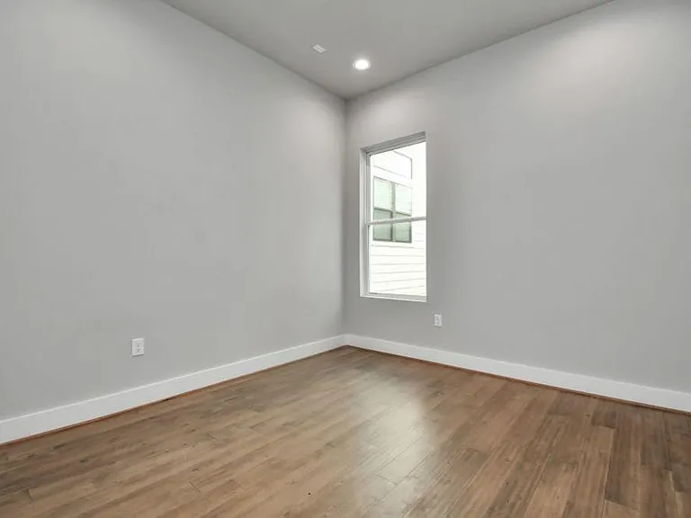 1320 Eberhard St — Photo 26