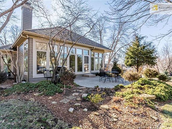 Nature as your neighbor- stunning lot and landscaping