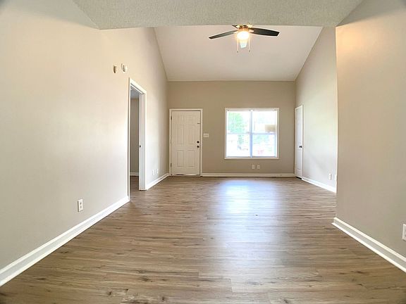 5th image of 732 Noble Dr