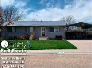 712 S Ridgewood Rd, Ulysses, KS 67880