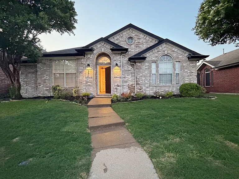 1637 Yellowstone Ave — Photo 1