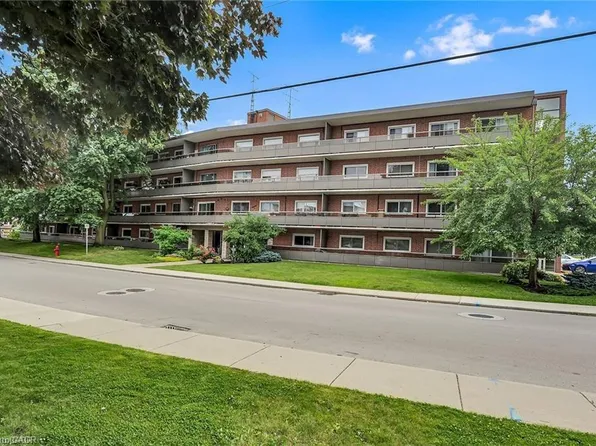 11 Woodman Dr S #409, Hamilton, ON L8K 4E3