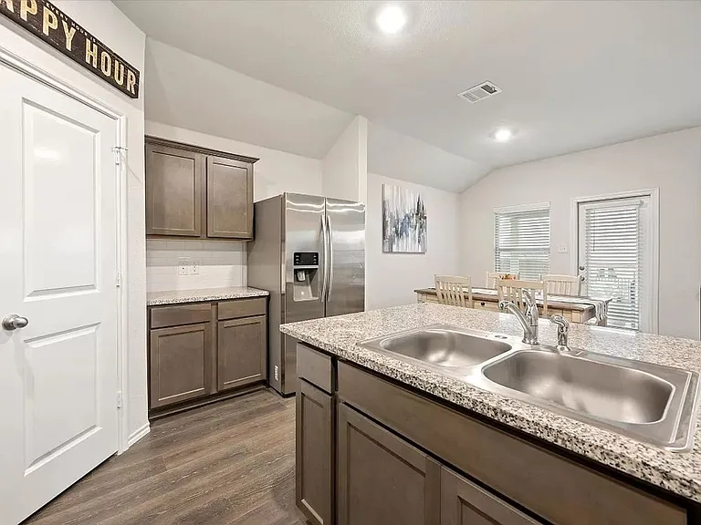 805 Fueller Dr — Photo 6