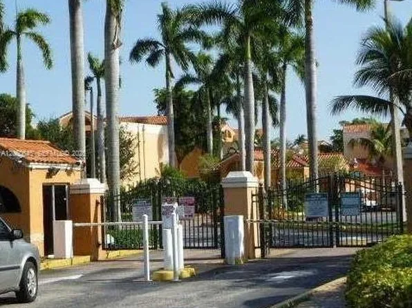 6280 NW 186th St APT 311, Hialeah, FL 33015