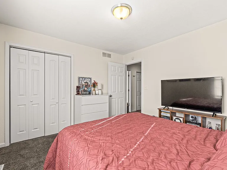 2109-2111 Primrose Dr — Photo 37