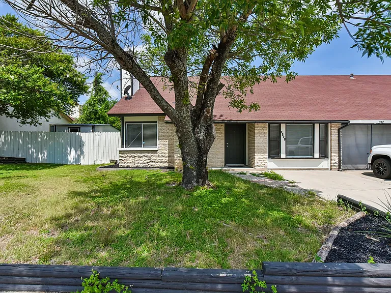 1141 Royal Crest Dr — Photo 2