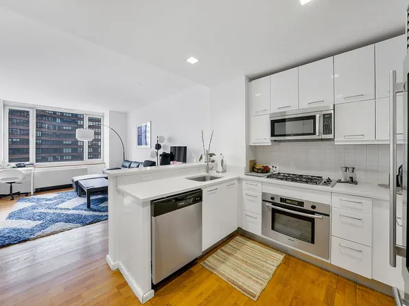 635 W 42nd St APT 15L, New York, NY 10036